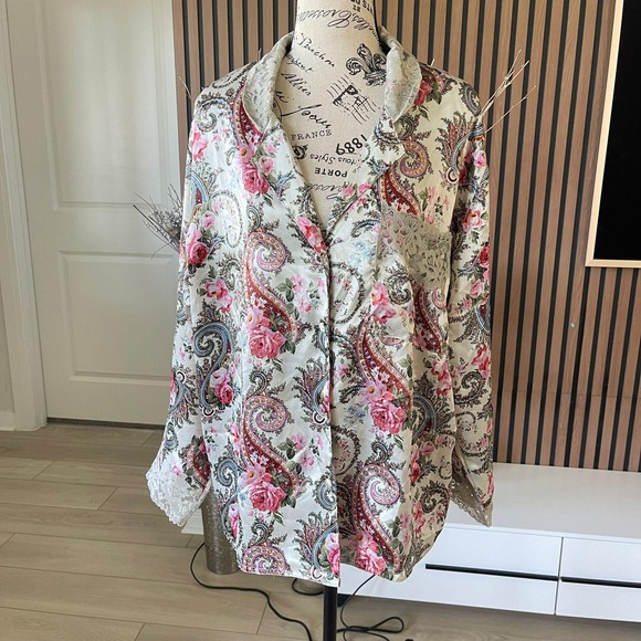 Victoria's Secret Other - VTG Victoria's Secret Pajama Top Small Floral Paisley Lace Trim Sleepwear